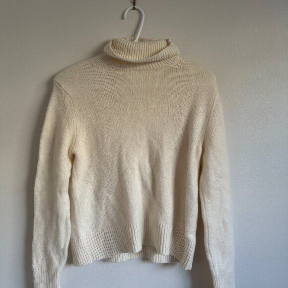 Aritzia Wilfred Luxe 100% Cashmere Turtleneck Sweater - Picture 2 of 2